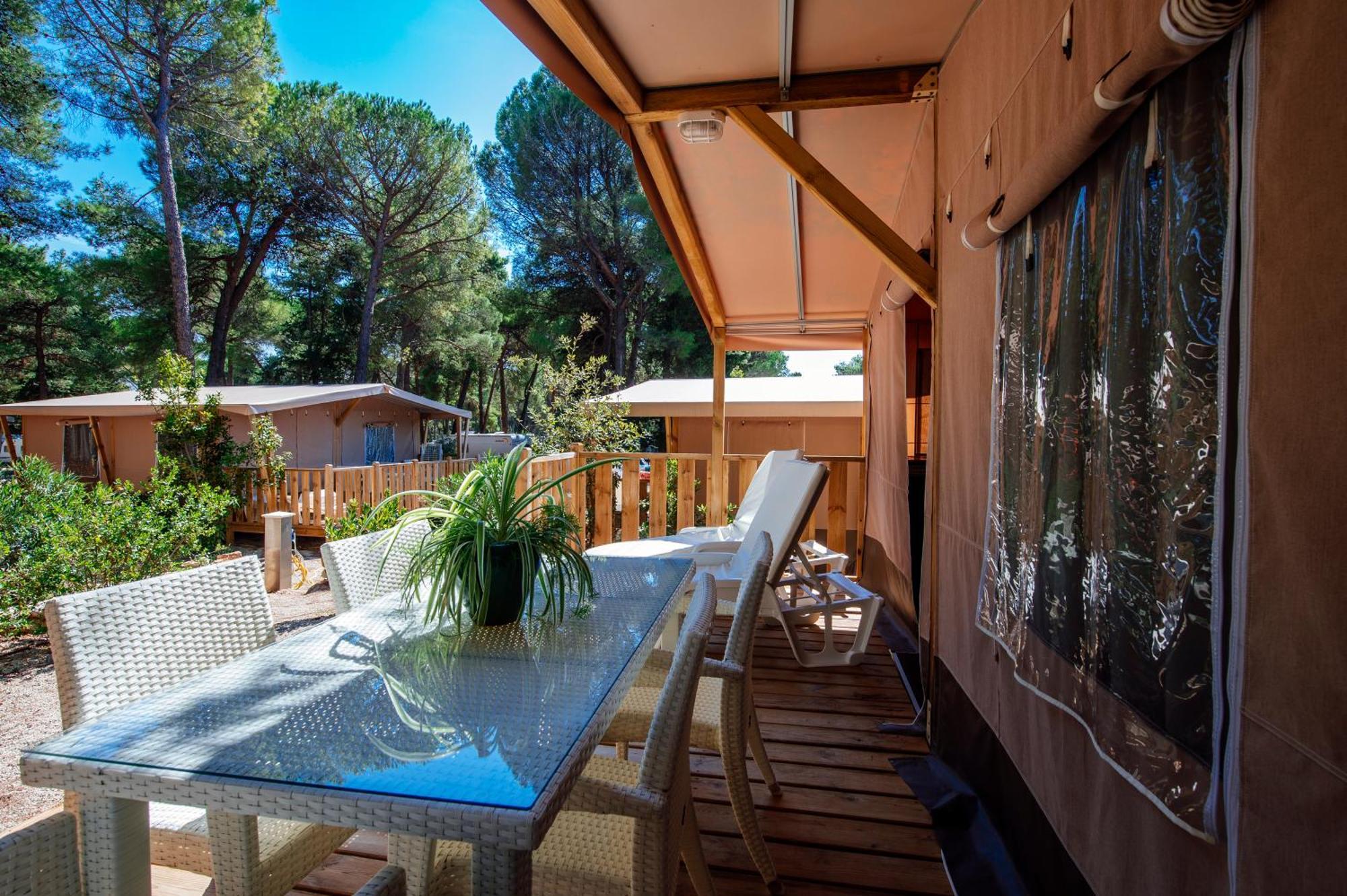 Zaton Holiday Resort Glamping Tents 닌 외부 사진